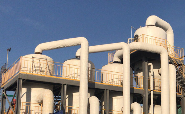 硫酸鈉蒸發(fā)器實(shí)景.jpg 硫酸鈉蒸發(fā)器實(shí)景.jpg
